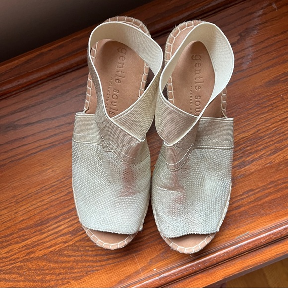 Gentle Souls by Kenneth Cole Espadrille Wedges size 7.5 NWOT in metallic leather - Picture 6 of 9